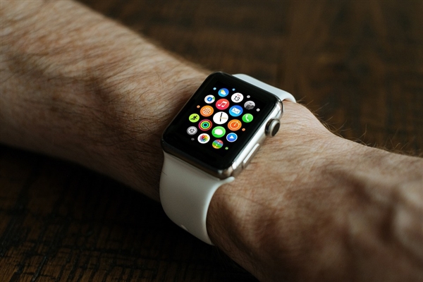 苹果Watch 4细节暴光：齐里屏计划 兼容老款表带
