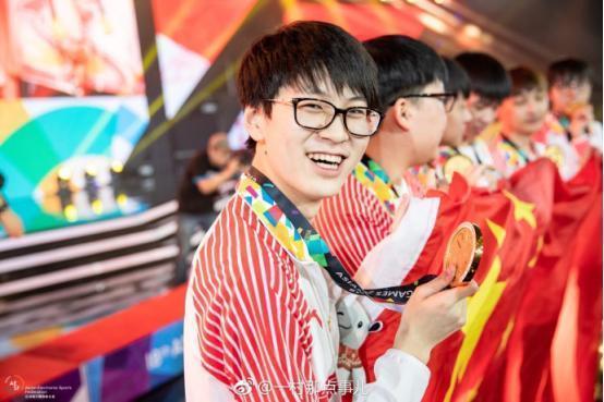 游戏晚报|LOL中国获胜视频重新上架！暴雪15年老员工奖牌