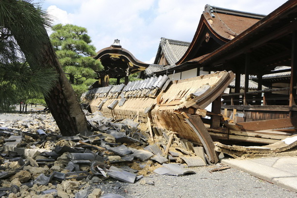 日本受超强台风影响损失惨重 任天堂巨型招牌N字被摧毁