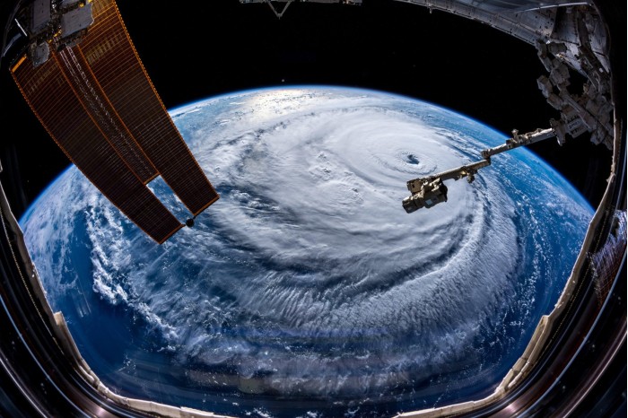 好国把稳：飓风佛罗伦萨太空俯拍照暴光堪比《后天》