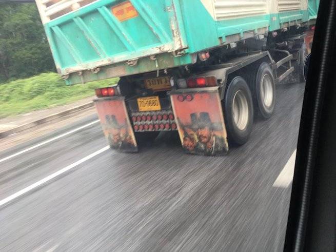 《大镖客2》广告冲向全球：甚至贴上了卡车挡泥板