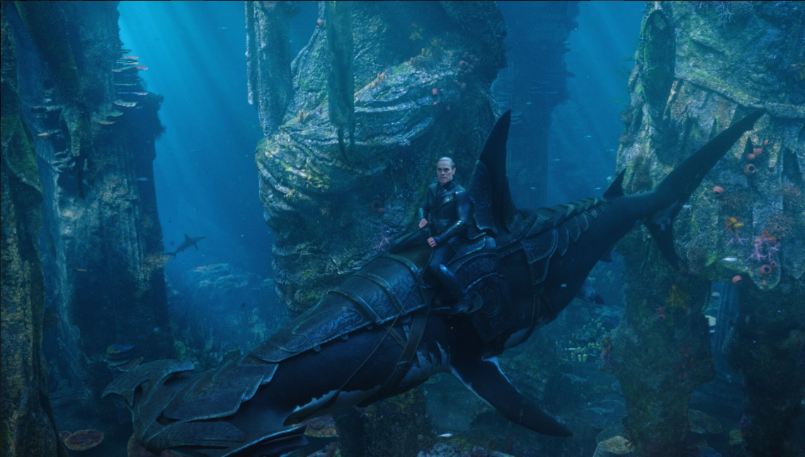 《海王》导演公布新剧照 两种巨型海底动物曝光