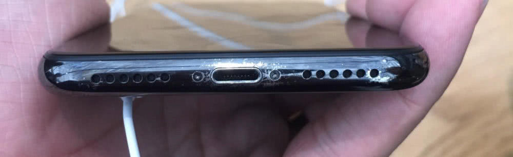 iPhone XS陷掉漆磨损门被吐槽不值万元 苹果回应：不管