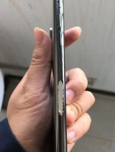 iPhone XS陷掉漆磨损门被吐槽不值万元 苹果回应：不管