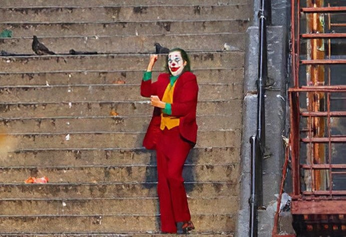 DC影戏《小丑》新片场照暴光 小丑正在街头足舞足蹈
