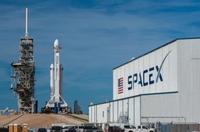 马斯克的梦想再度面临新困难 SpaceX公司计划裁员10%