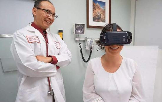 VR医疗新突破：进行VR潜水后 病患3小时不觉疼痛