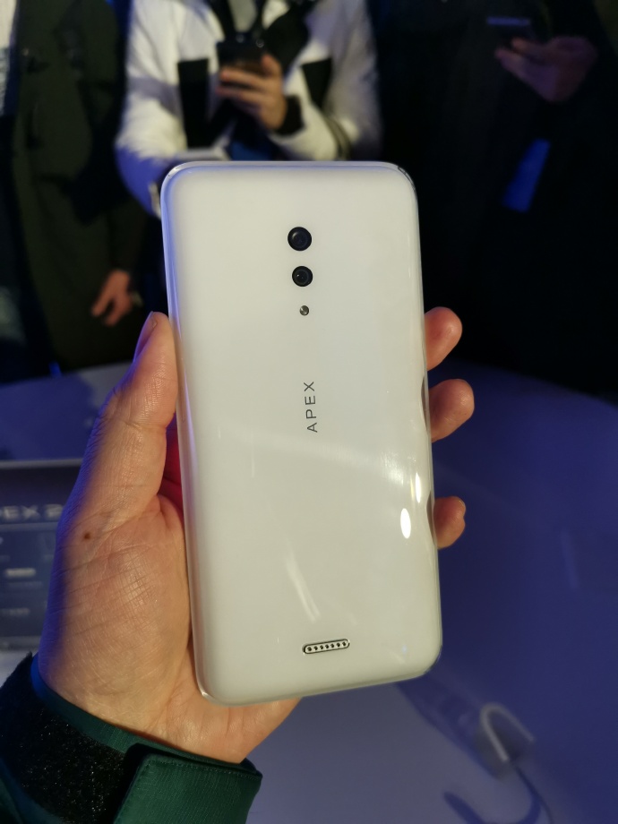 Vivo发布APEX 2019概念机：完整5G、全屏指纹
