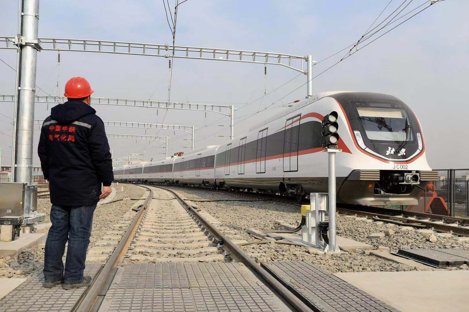 地铁也要自动驾驶 全国最快的轨道客车亮相北京