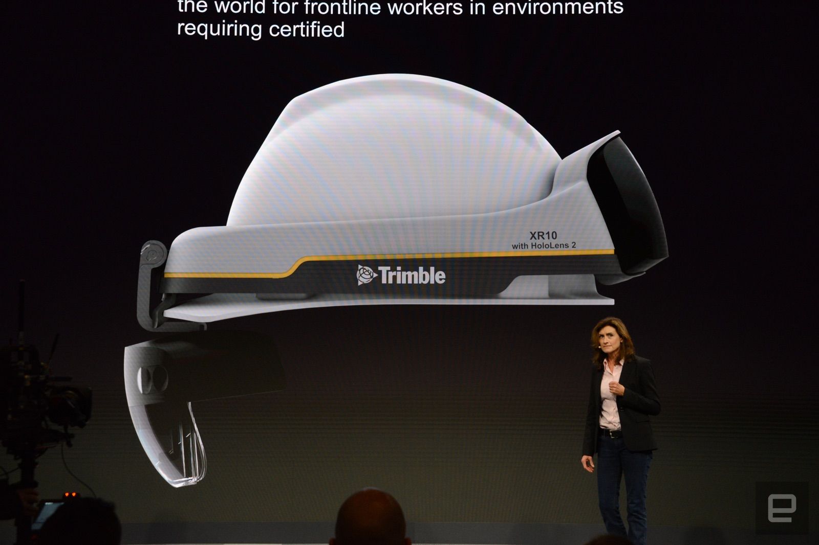 微软第二代混合现实头戴设备HoloLens 2正式亮相