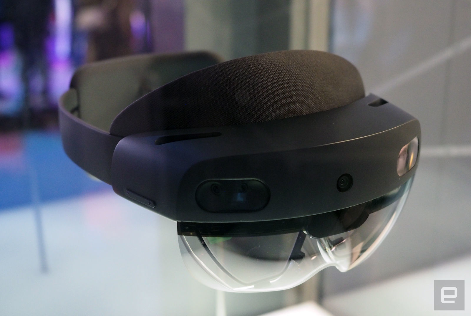 微软HoloLens2 进一步拉近了混合现实的未来
