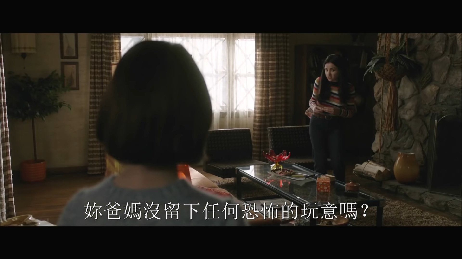 《安娜贝尔3》首曝中文预告 小萝莉被吓惨
