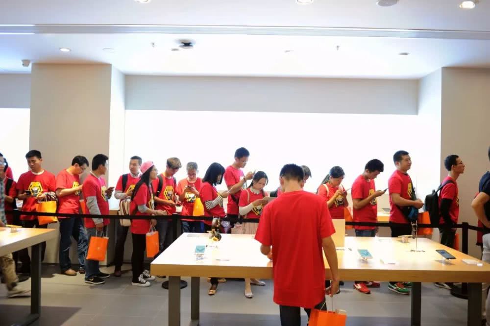 小米线下风波：视频监管店员，要求提供海底捞