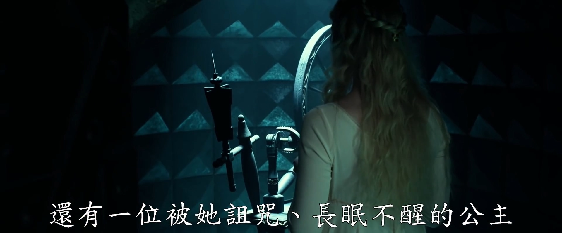 《沉睡魔咒2》首曝中字预告 安吉丽娜·朱莉霸气回归
