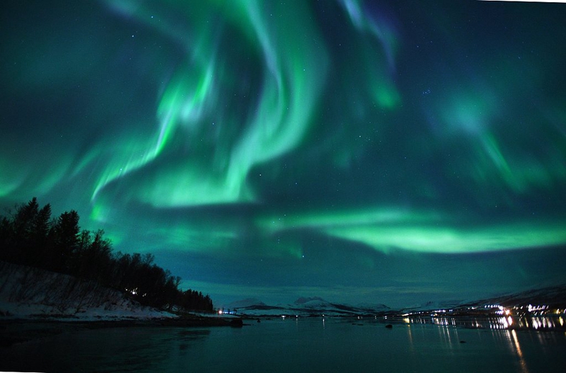 拍照师拍挪威北极光 绿光浮动仿佛幻景