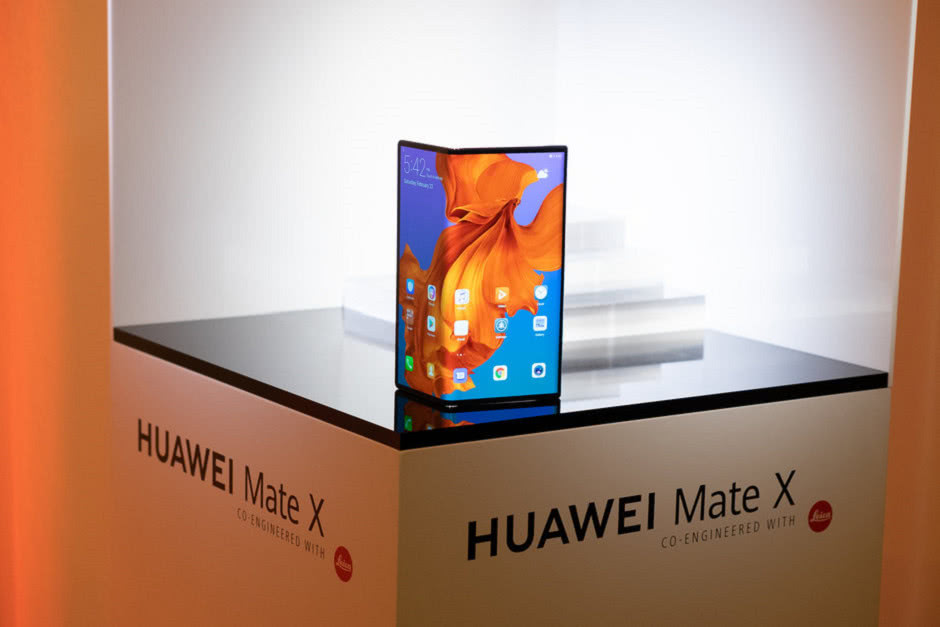 外媒曝华为折叠屏手机Mate X推迟到9月份发售