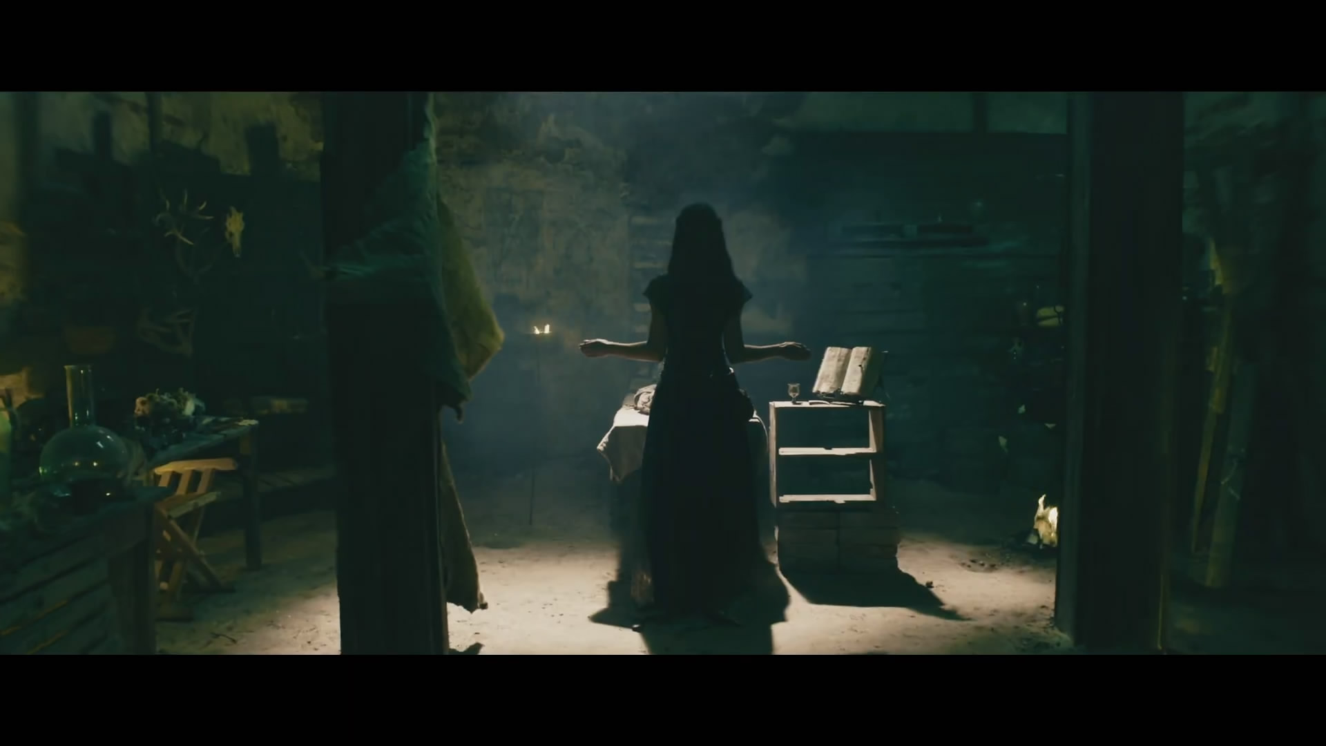 粉丝版《巫师》电影新预告片 影片将于11月30日上映