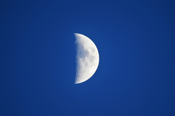 华为拍月亮方法申请专利：普通人也能拍高清月亮