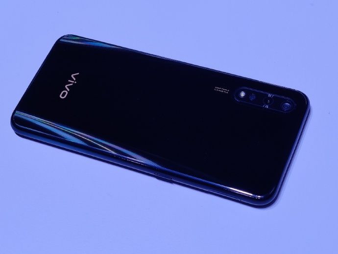 vivo Z5正式发布：4800万AI三摄 1598元起