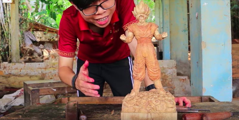 越南雕刻达人制作《七龙珠》悟空木雕 细节逼真