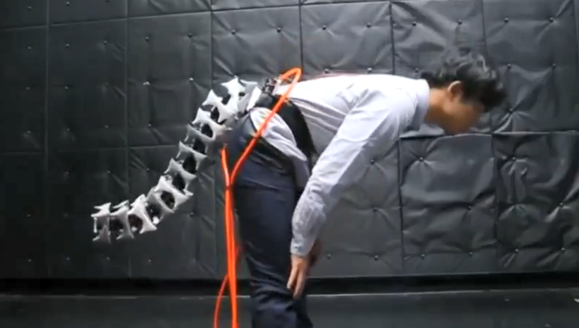 也许进化有点错 日本庆应大学新研发机器尾巴辅助平衡