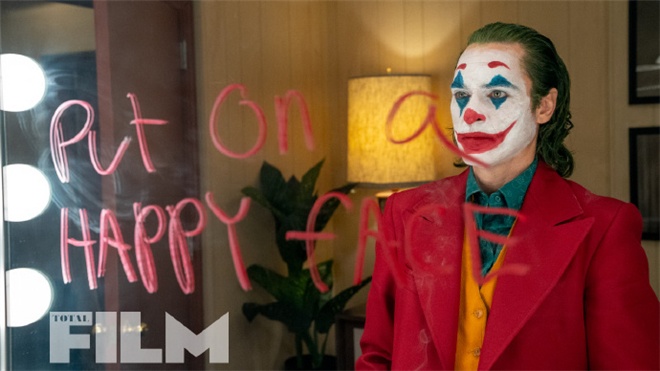 DC《小丑》新剧照惹人心疼：你不是真正的快乐