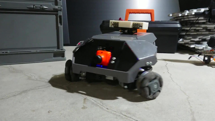 模拟开高达？！高玩大学生发明高度模拟体验驾驶机器人系统引热议