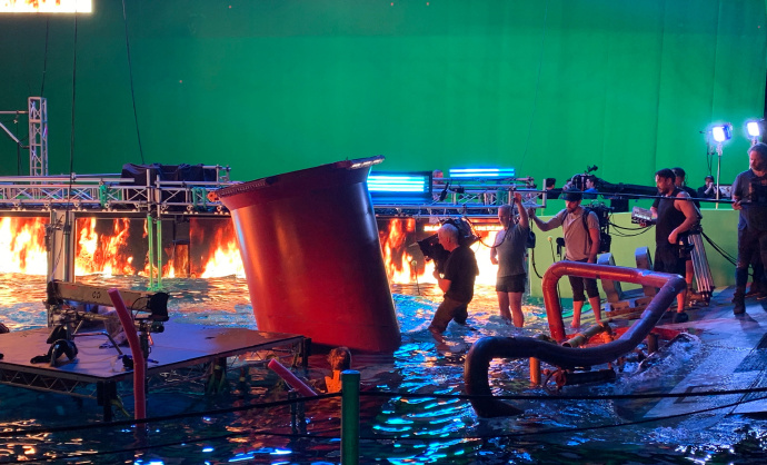《阿但凡达2》拍摄现场照 卡梅隆亲自扛拍照机拍摄