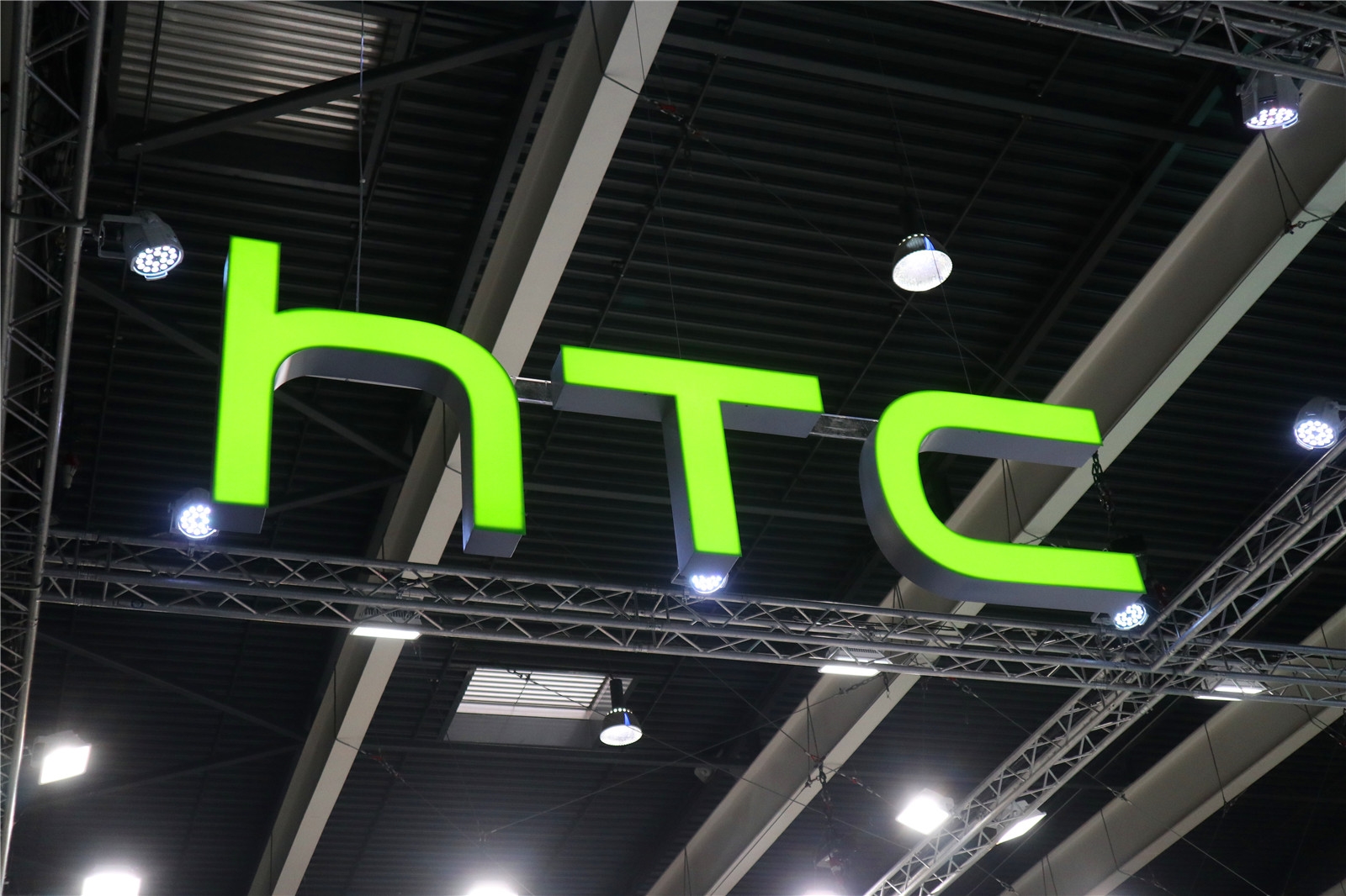 HTC已中断智能足机硬件坐同：散焦VR