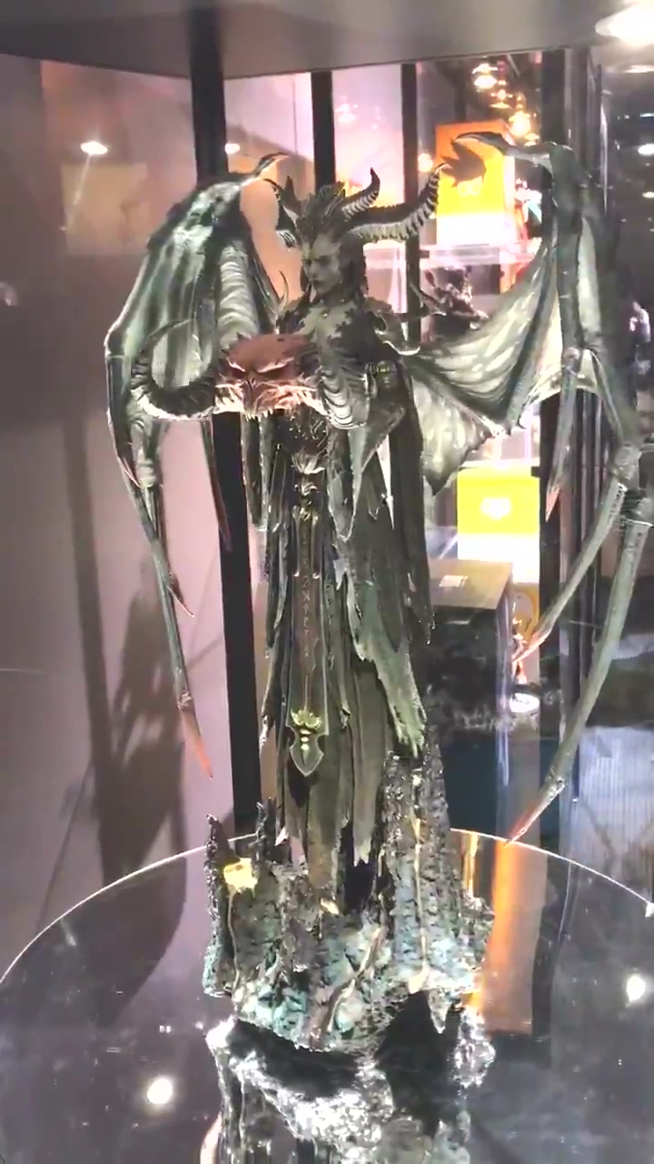 暴雪嘉年华2019：霸气十足！《暗黑4》大反派莉莉丝雕塑欣赏