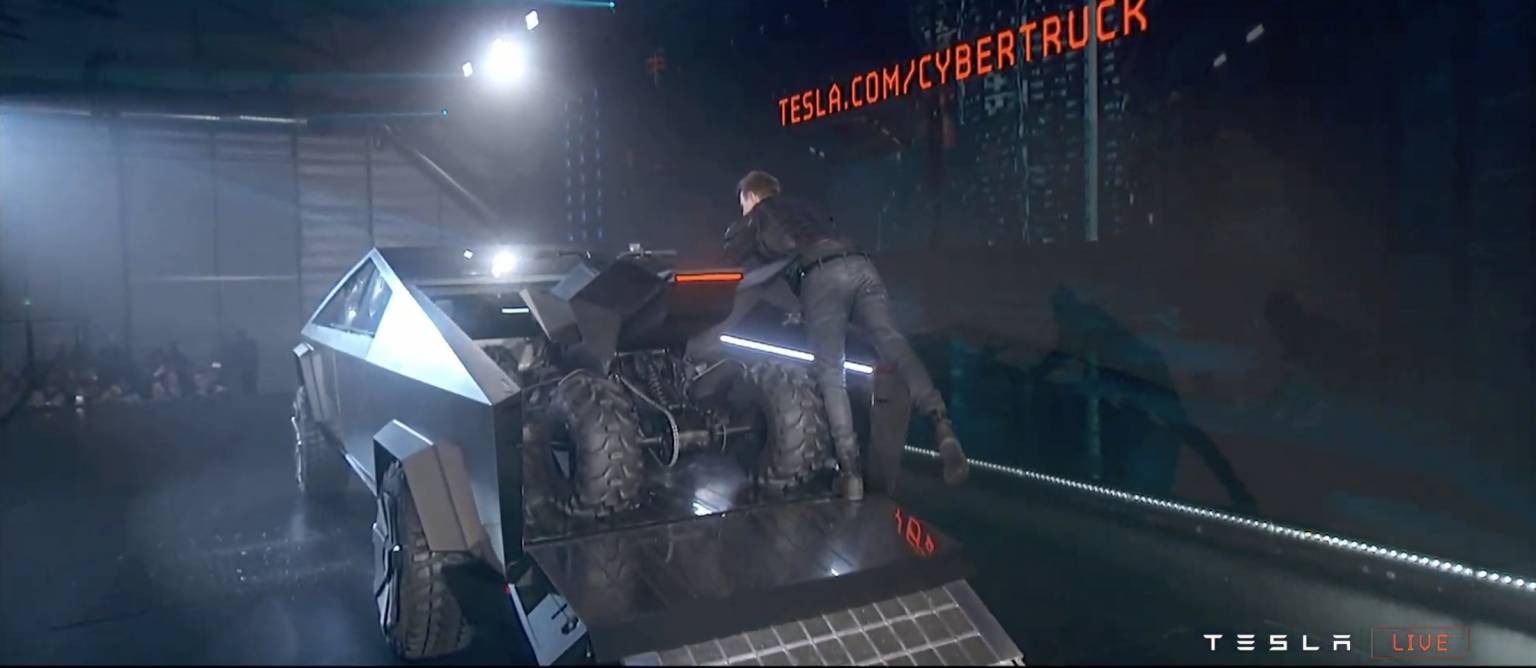 特斯拉首款电动皮卡Cybertruck发布 灵感源自银翼杀手