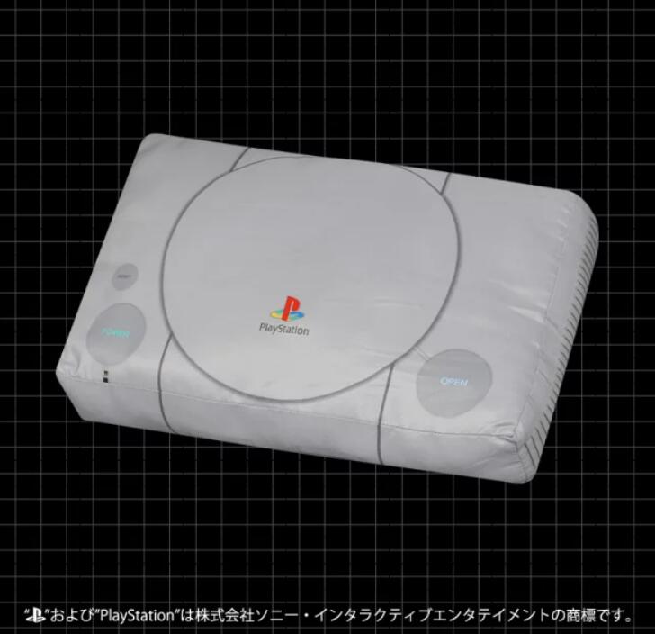 初代PlayStation造型挂钟与枕头即将上架日本游戏厅