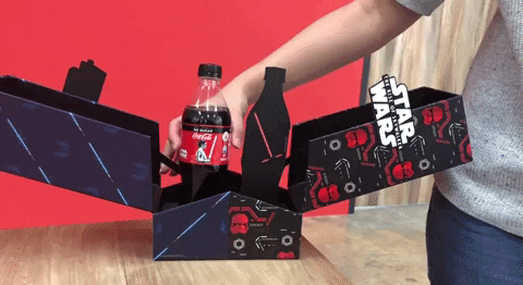 可口可乐推出《星球大战》OLED光剑包装瓶 可被点亮500次