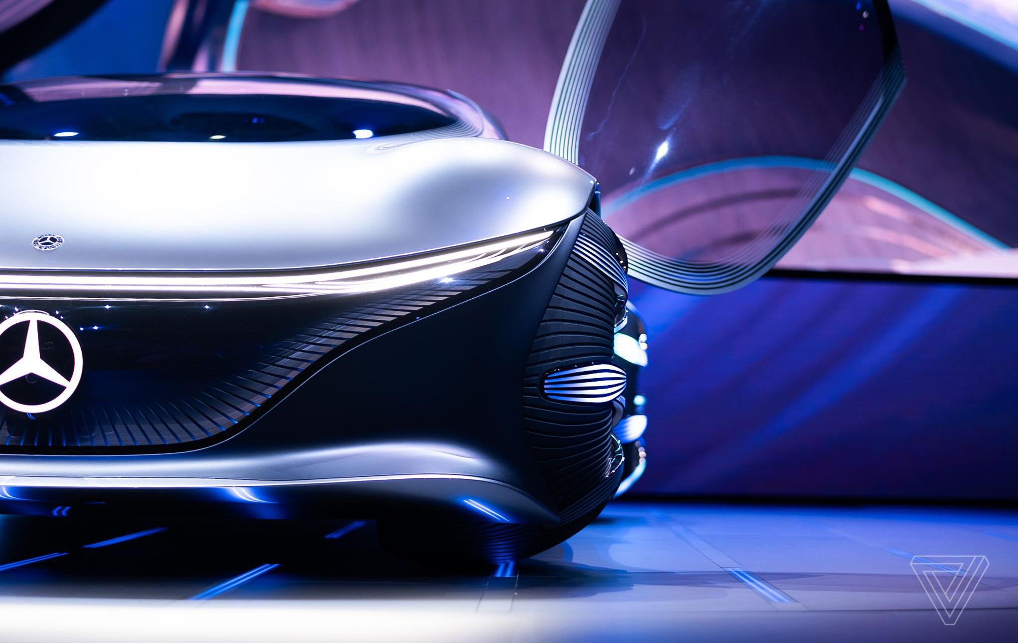 奔驰推出《阿凡达》主题概念车Vision AVTR 造型科幻