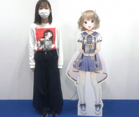 二次元美少女歌手鹿乃喜迎10周年新专辑 152cm等身大CD盒创纪录