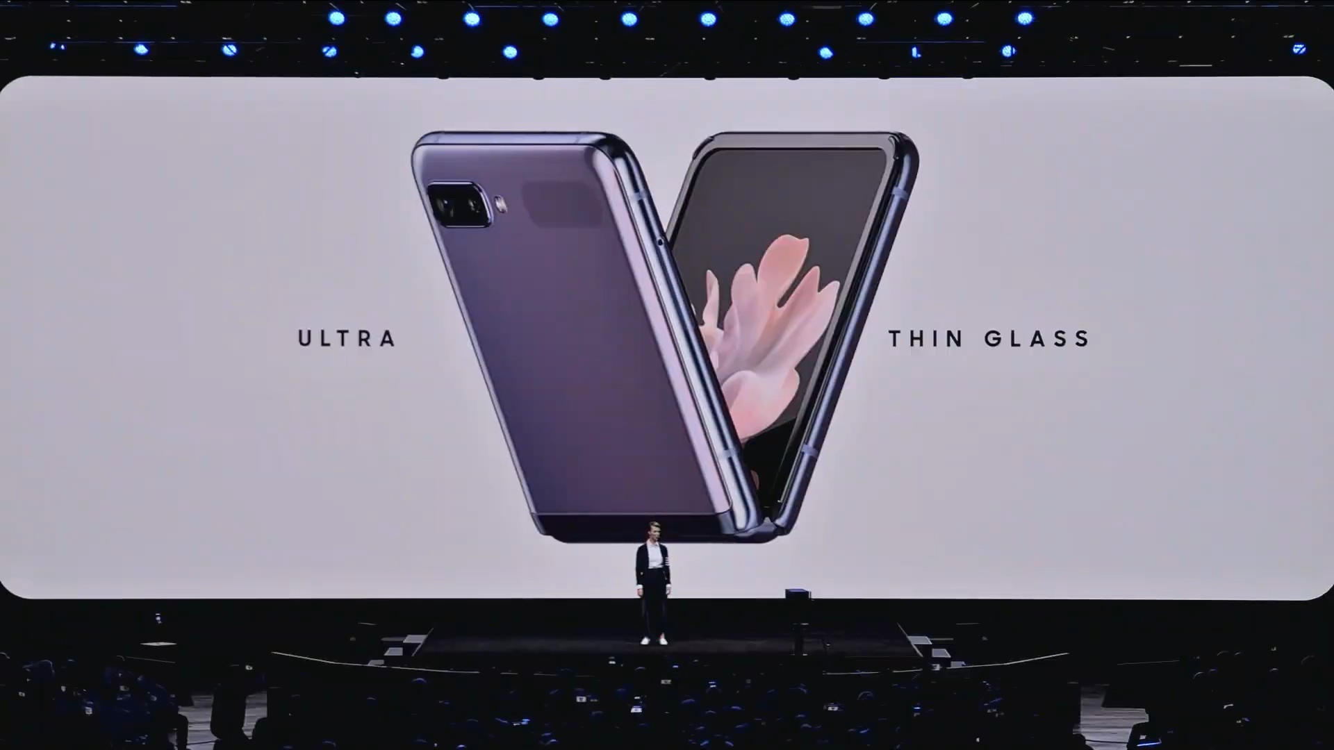 三星发布翻盖折叠屏Galaxy Z Flip 小巧可爱适合女性