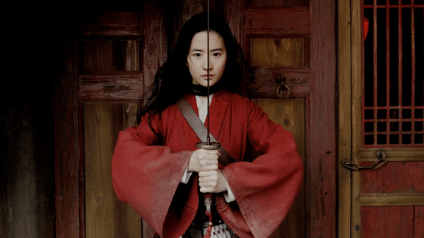 《花木兰》公开动态海报 刘亦菲一身红装展巾帼英姿