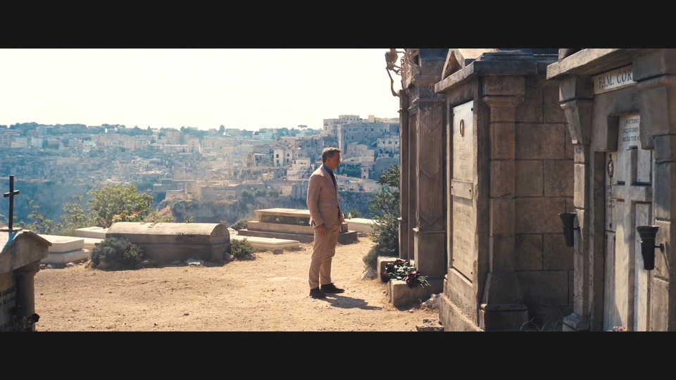 《007无暇赴死》主题曲版预告片 展现邦德感情戏份
