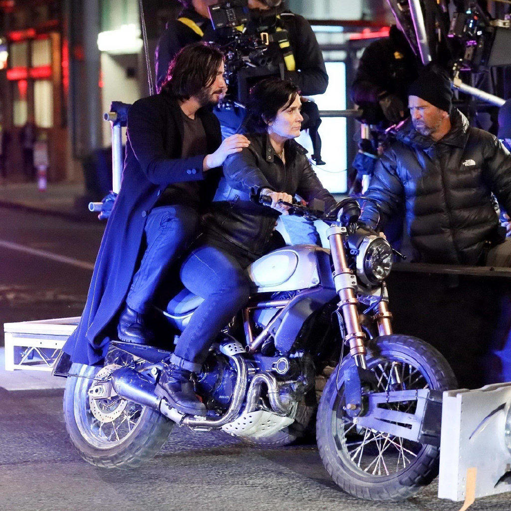 《黑客帝国4》宣布停止拍摄 受新冠病毒疫情影响