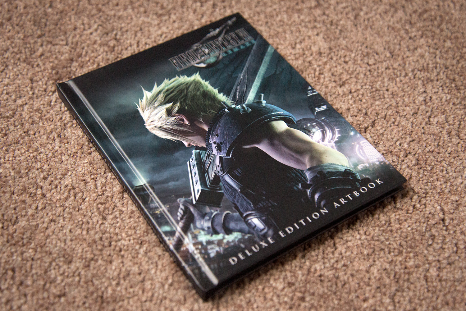 《最终幻想7：重制版》豪华实体版开箱图片赏