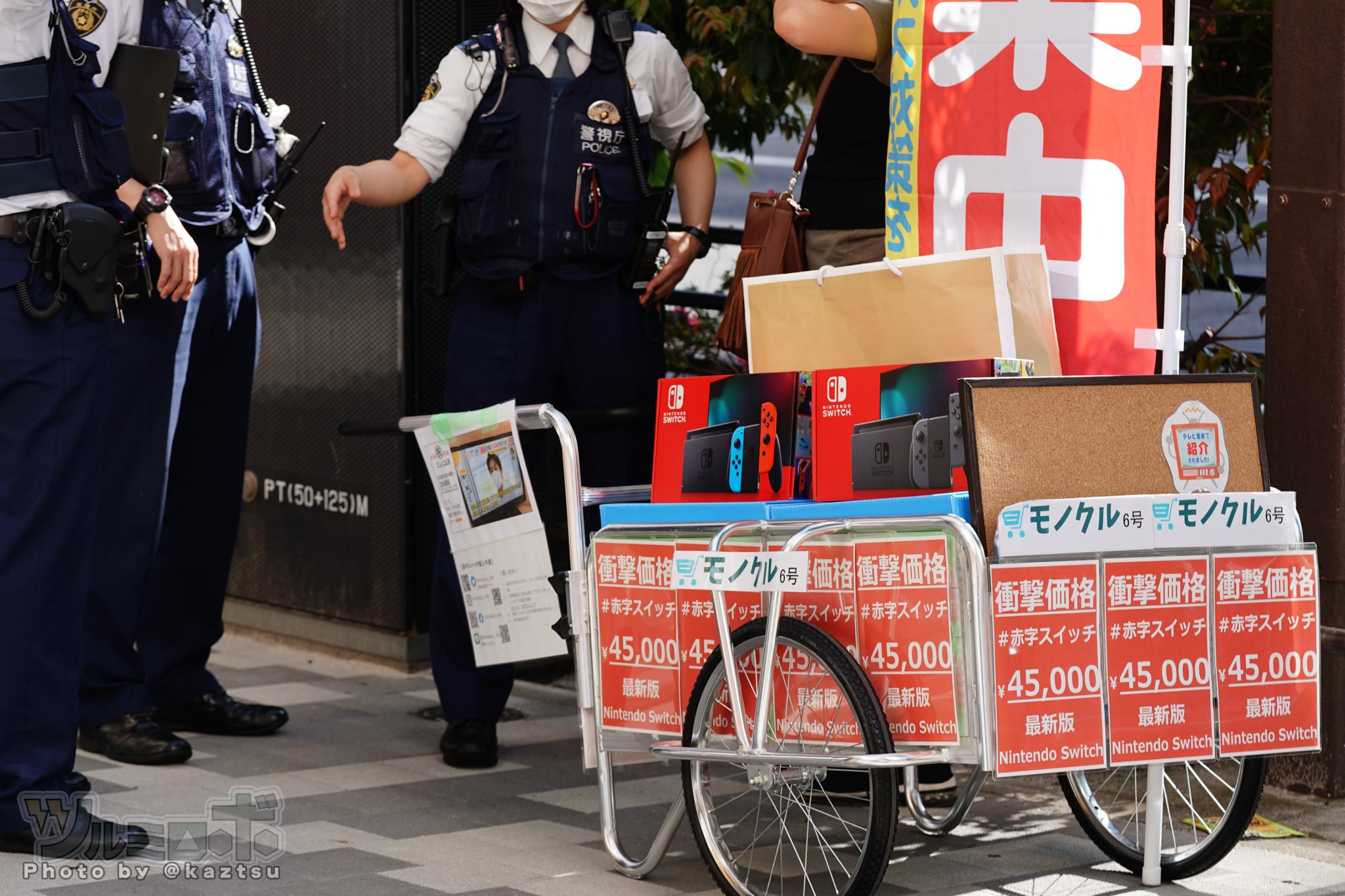 活捉黄牛！日本妹子街头45000日元公然倒卖Switch被警察包围