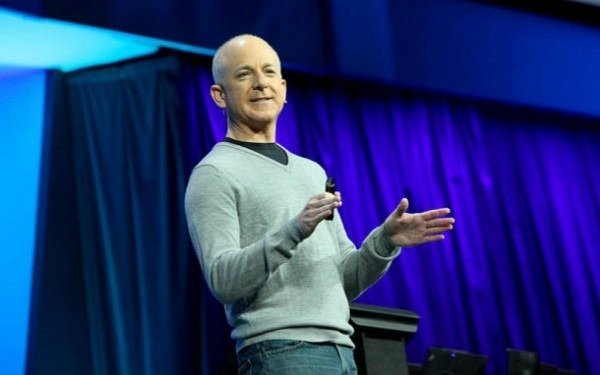 Windows 8之父晒出新桌面PC：是苹果iPad Pro