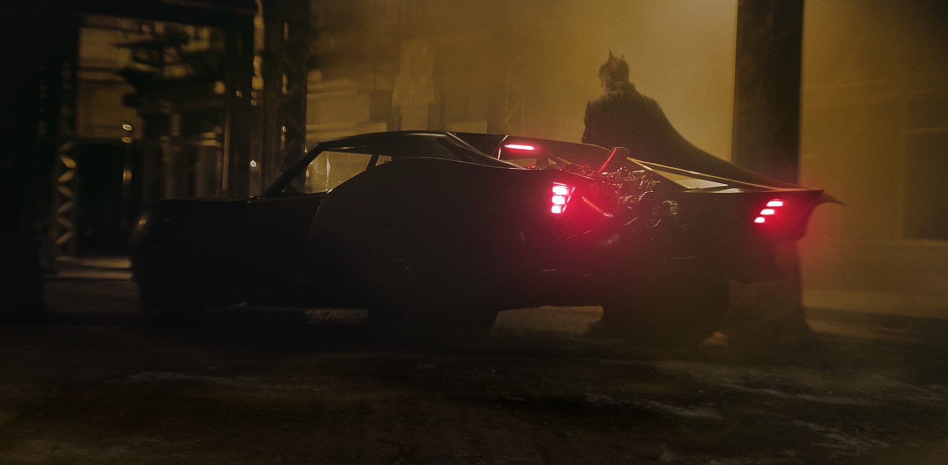 新《蝙蝠侠》蝙蝠车不俗里图 制型酷炫有复古已去感