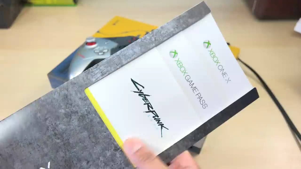 《赛博朋克2077》Xbox限定版主机开箱 机身酷炫