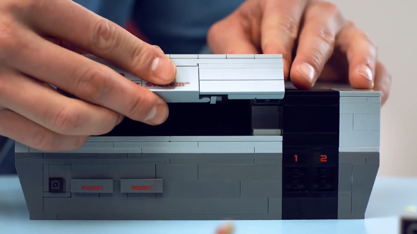 乐高NES全套组装及试玩视频 细节还原惊人