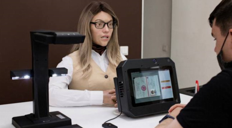 俄罗斯政府惊现女机器人职员 可重现600多种面部表情