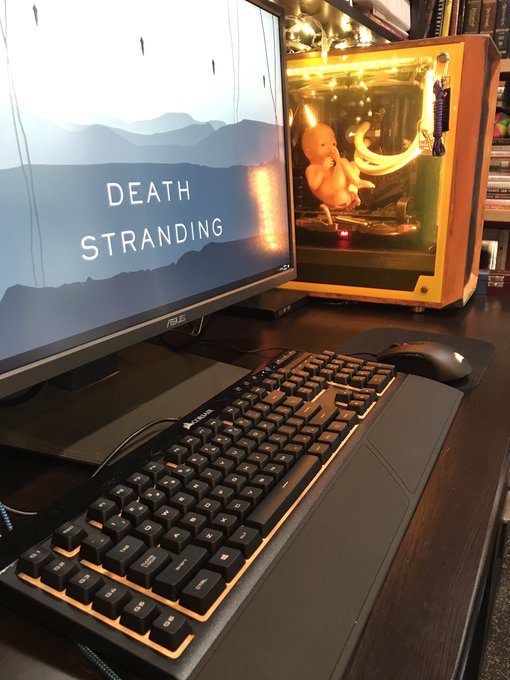 玩家自制《死亡搁浅》主题PC 内有小BB躺机箱