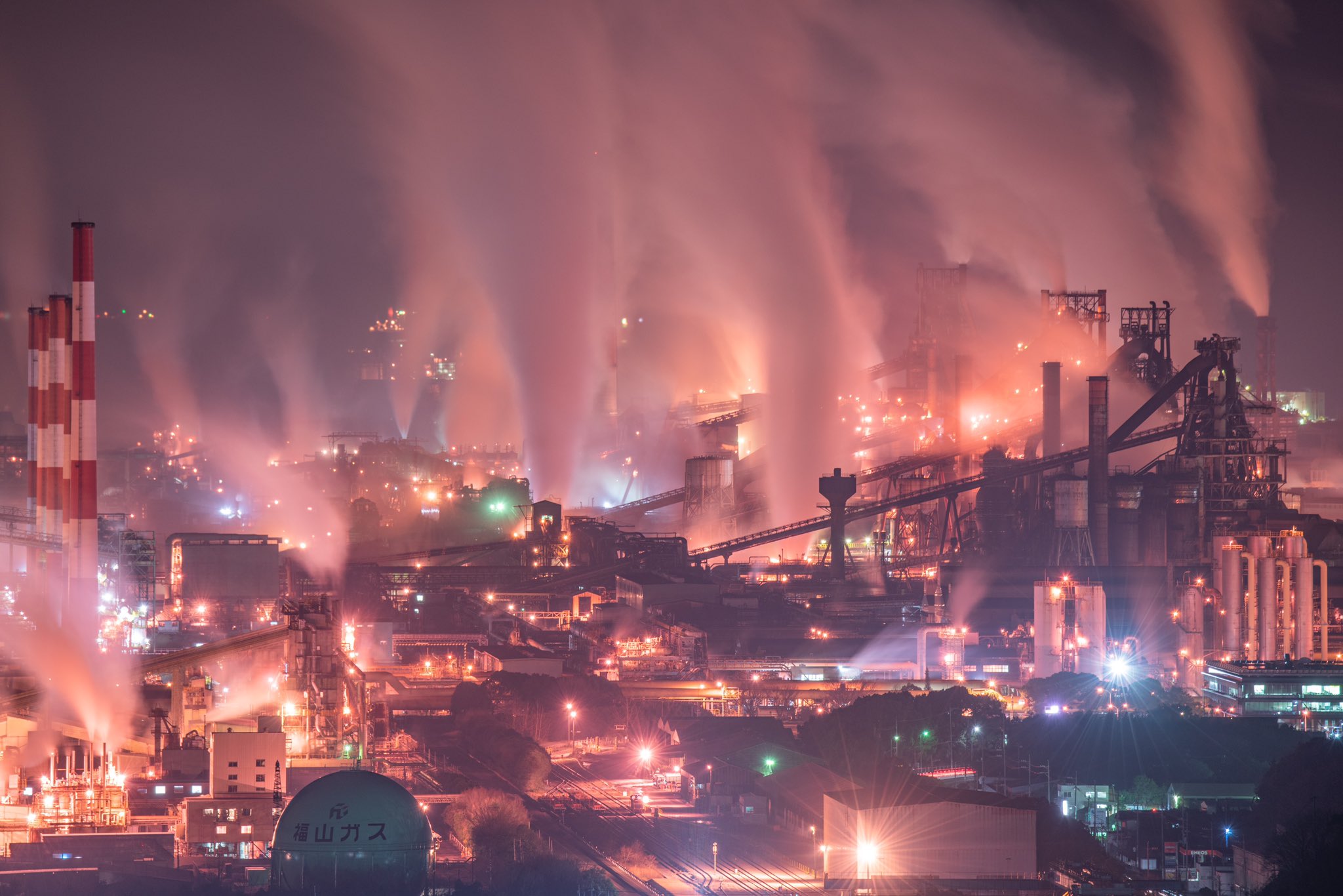 现实版神罗城？摄影家拍摄现实钢铁厂风景酷似米德加尔引热议
