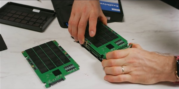 64TB QLC SSD卖到7.5万元 寿命约等于无限
