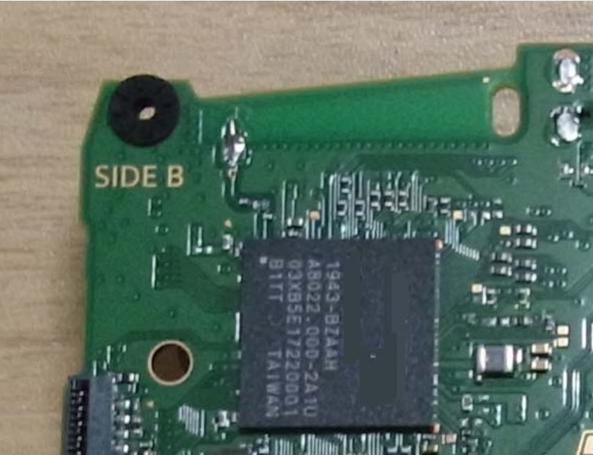 PS5手柄拆机照曝光 内部芯片及布线情况公开